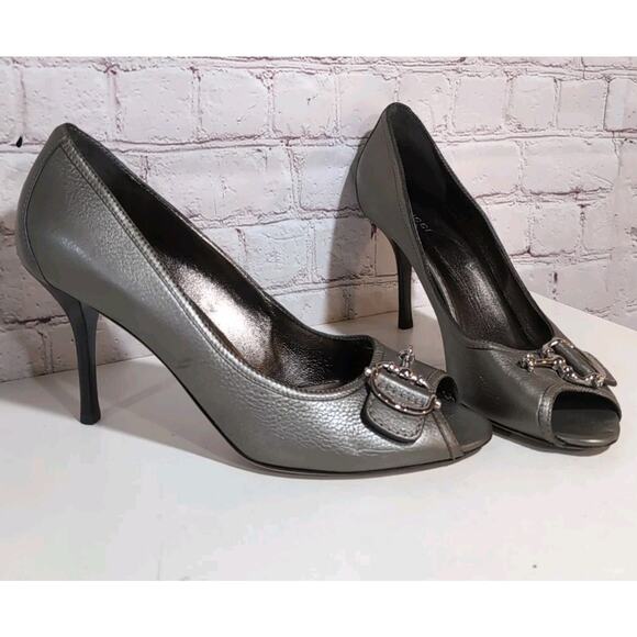 GUCCI CELLARIUS GRAY LEATHER BIT LOGO BUCKLE PEEP TOE PUMPS 40.5 ITALY Dust Bag - Picture 1 of 15
